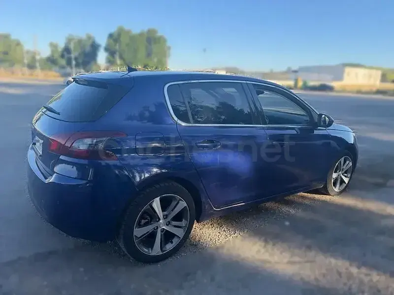 Usado Peugeot 308 SW Allure 120 CV (88 kW) 2017 Azul Familiar