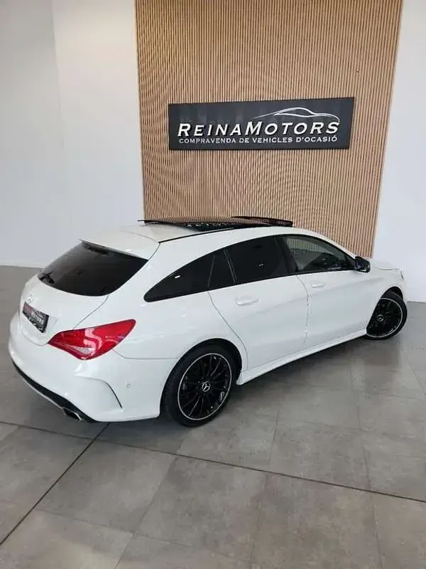 Usado Mercedes CLA200 Shooting Brake AMG line 156 CV (114 kW) 2015 Blanco Familiar