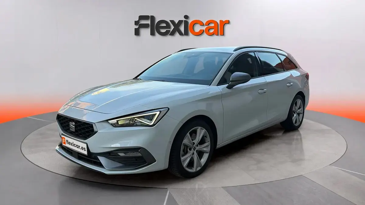 Usado Seat Leon FR 130 CV (95 kW) 2023 Blanco Familiar