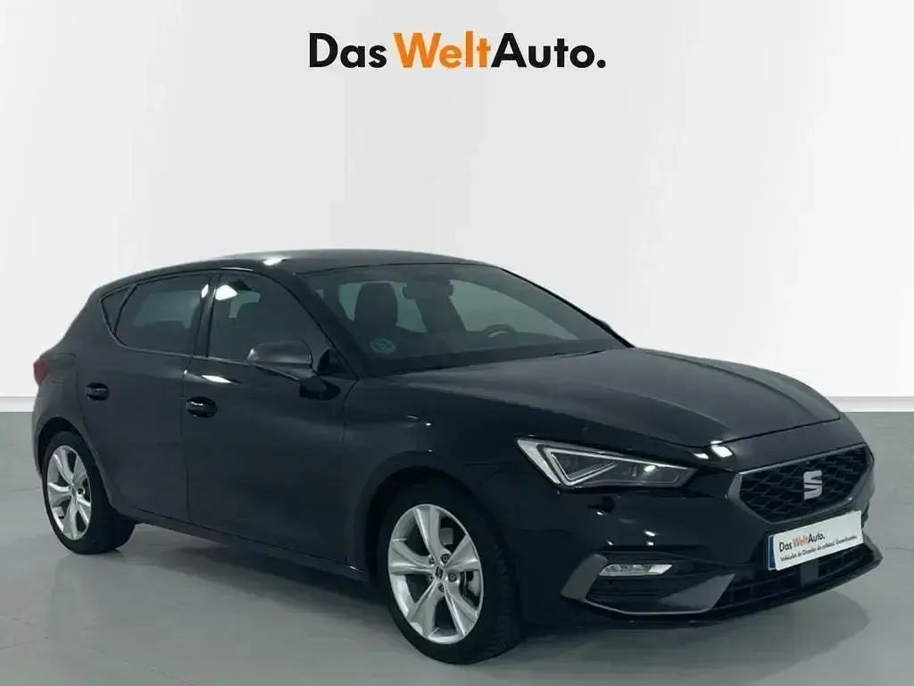 Käytetty Seat Leon FR 116 HP (85 kW) 2025 Musta Sedan