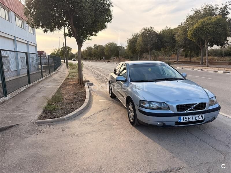 Usado Volvo S60 163 CV (119 kW) 2002 Gris / plata Berlina