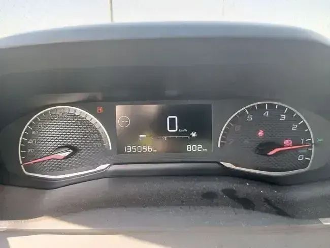 Usado Peugeot 2008 Active 110 CV (80 kW) 2021 Blanco SUV