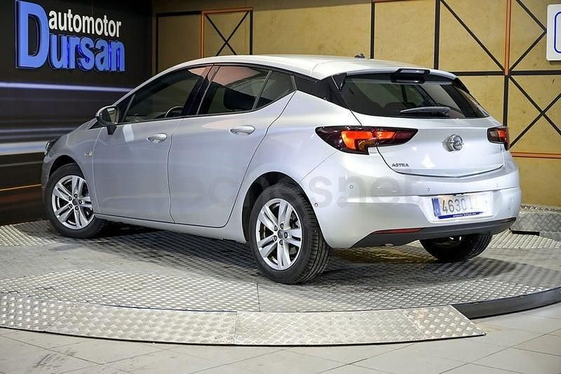 Usado Opel Astra GS Line 111 CV (81 kW) 2020 Gris claro Utilitario