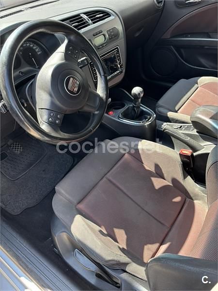 Usado Seat Leon Sport 140 CV (102 kW) 2007 Gris / plata Utilitario