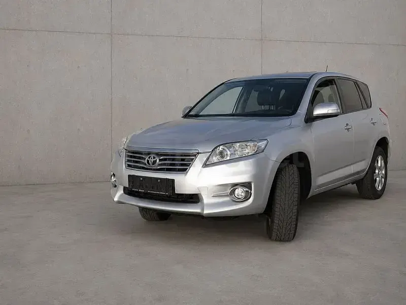 Usado Toyota RAV4 150 CV (110 kW) 2011 Gris / plata SUV