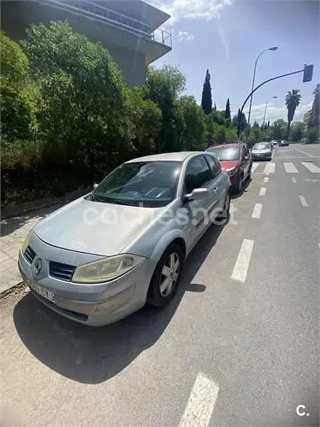 Usado Renault Mégane Dynamique 115 CV (84 kW) 2004 Gris / plata Berlina