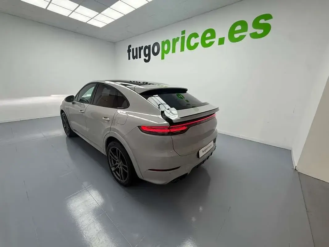 Usado Porsche Cayenne E-Hybrid 462 CV (339 kW) 2021 Gris SUV