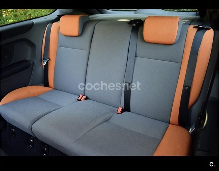 Usado Ford Focus ST 225 CV (165 kW) 2007 Naranja Berlina