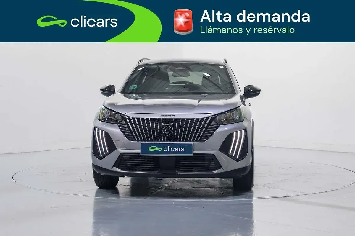 Usado Peugeot 2008 Allure 102 CV (75 kW) 2025 Plateado SUV