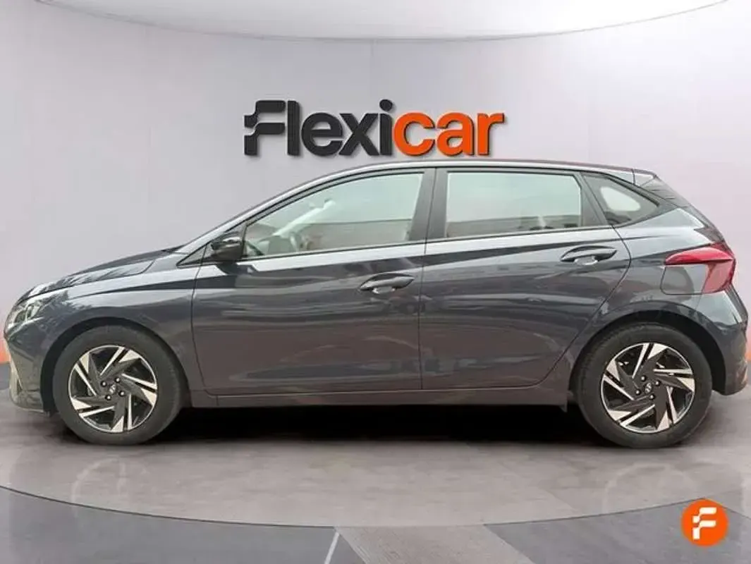 Usado Hyundai i20 84 CV (61 kW) 2021 Gris Utilitario