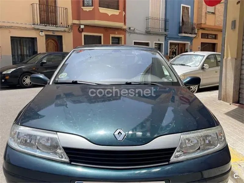 Usado Renault Laguna II Authentique 110 CV (80 kW) 2001 Negro Berlina