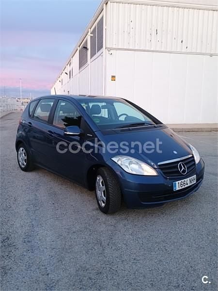 Usado Mercedes A150 95 CV (69 kW) 2009 Azul Monovolumen