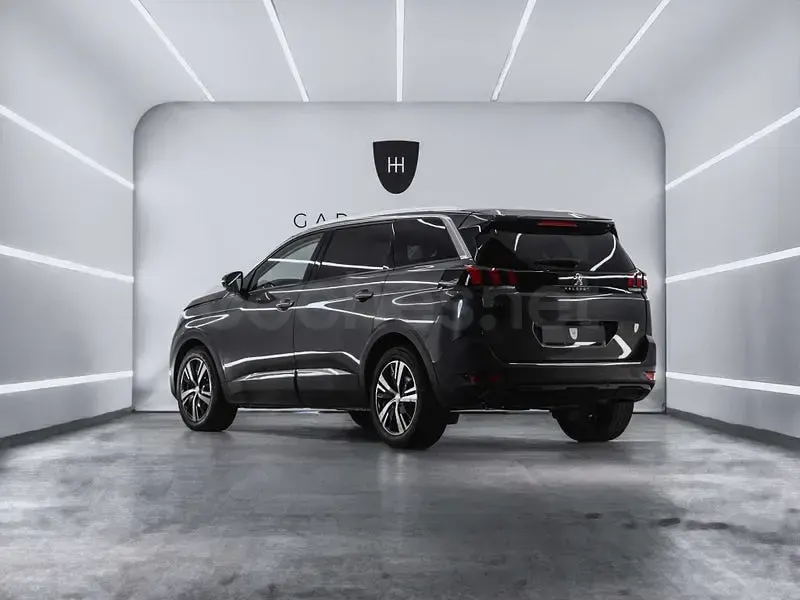 Usado Peugeot 5008 Allure 131 CV (96 kW) 2018 Gris / plata SUV
