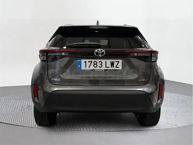 Usado Toyota Yaris Cross Style 116 CV (85 kW) 2022 Gris / plata SUV