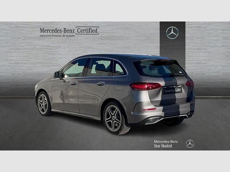 Usado Mercedes B250e AMG line 218 CV (160 kW) 2025 Gris / plata Monovolumen