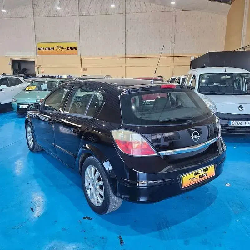 Usado Opel Astra Essentia 90 CV (66 kW) 2006 Negro Utilitario
