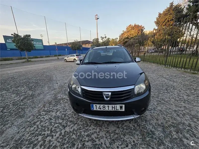 Usado Dacia Sandero Stepway 90 CV (66 kW) 2012 Gris / plata Berlina