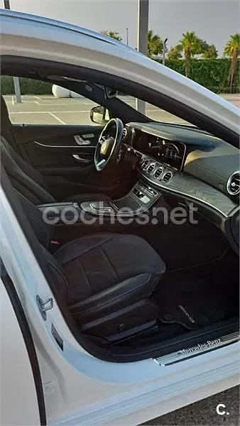 Usado Mercedes E300 320 CV (235 kW) 2021 Blanco Familiar