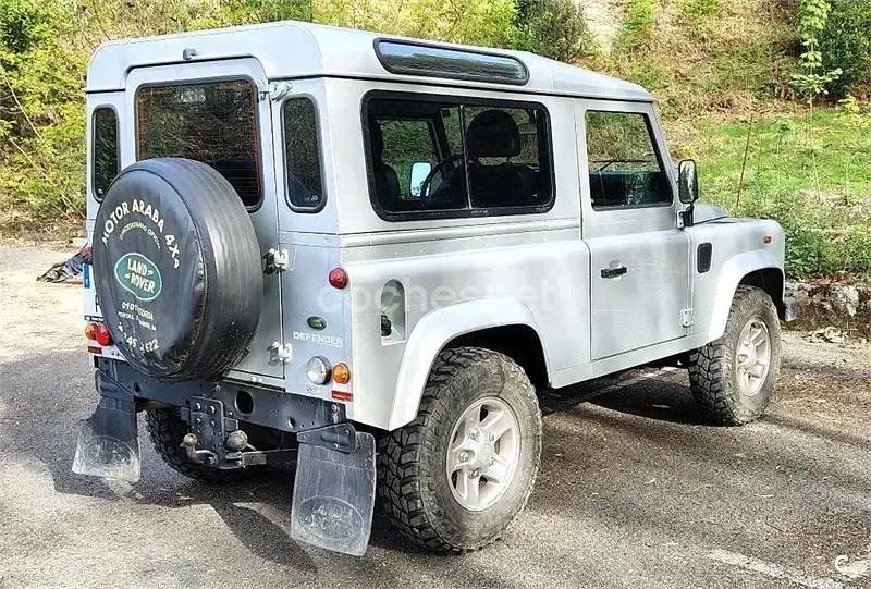 Usado Land Rover Defender 122 CV (89 kW) 2007 Gris / plata Familiar
