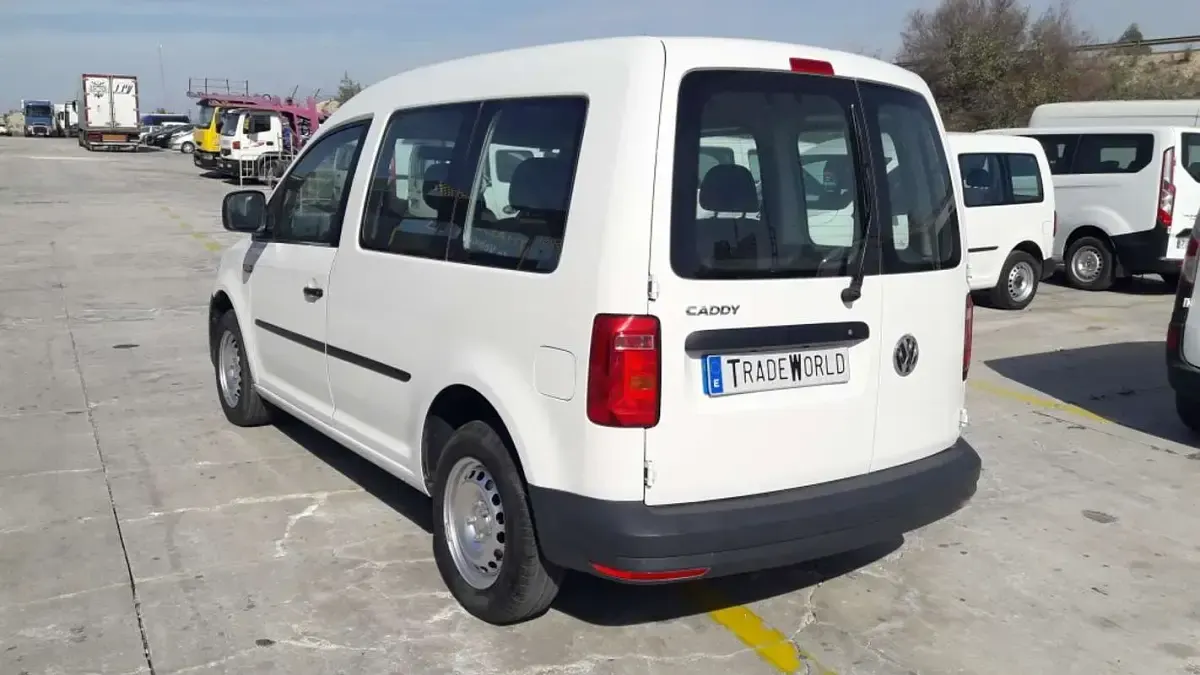 Usado VW Caddy Beach 102 CV (75 kW) 2020 Blanco Monovolumen