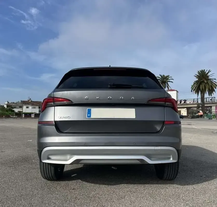 Usado Skoda Kamiq 110 CV (80 kW) 2022 Gris SUV