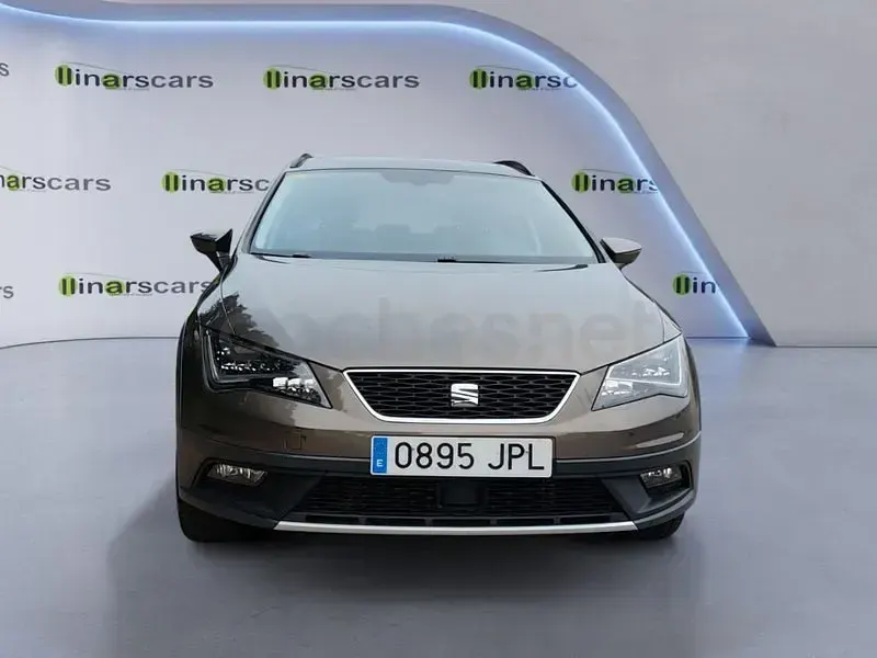 Usado Seat Leon 4Drive 184 CV (135 kW) 2016 Marrón Familiar