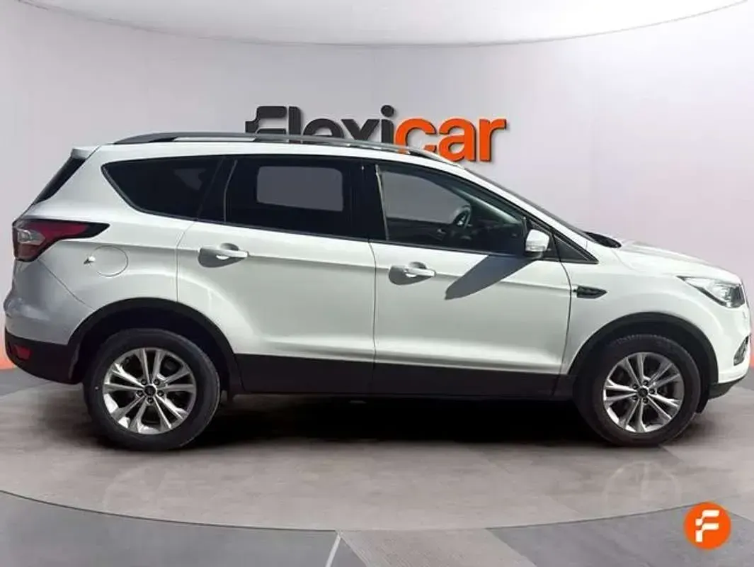Usado Ford Kuga Business Edition 150 CV (110 kW) 2017 Blanco SUV