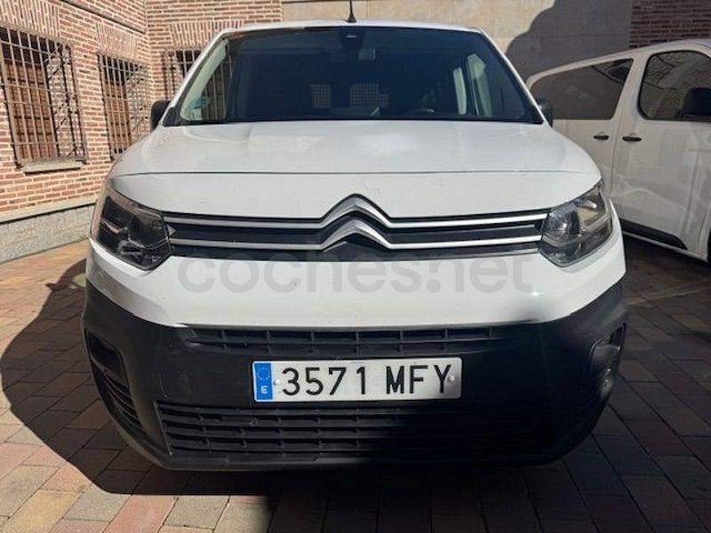 Usado Citroën Berlingo Feel 102 CV (75 kW) 2023 Blanco Monovolumen