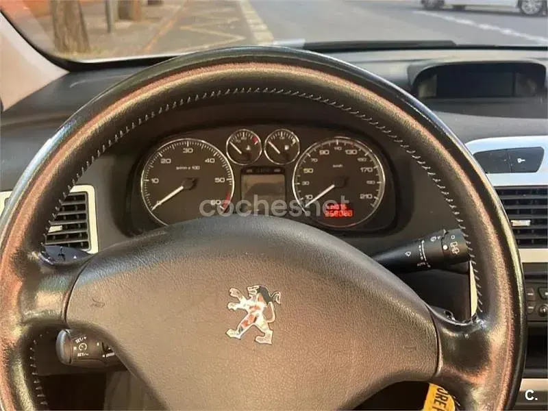 Usado Peugeot 307 110 CV (80 kW) 2006 Gris / plata Familiar