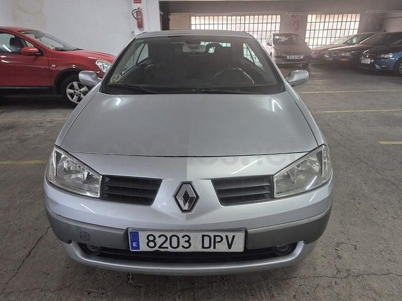 Usado Renault Mégane Cabriolet Authentique 115 CV (84 kW) 2005 Gris / plata Descapotable