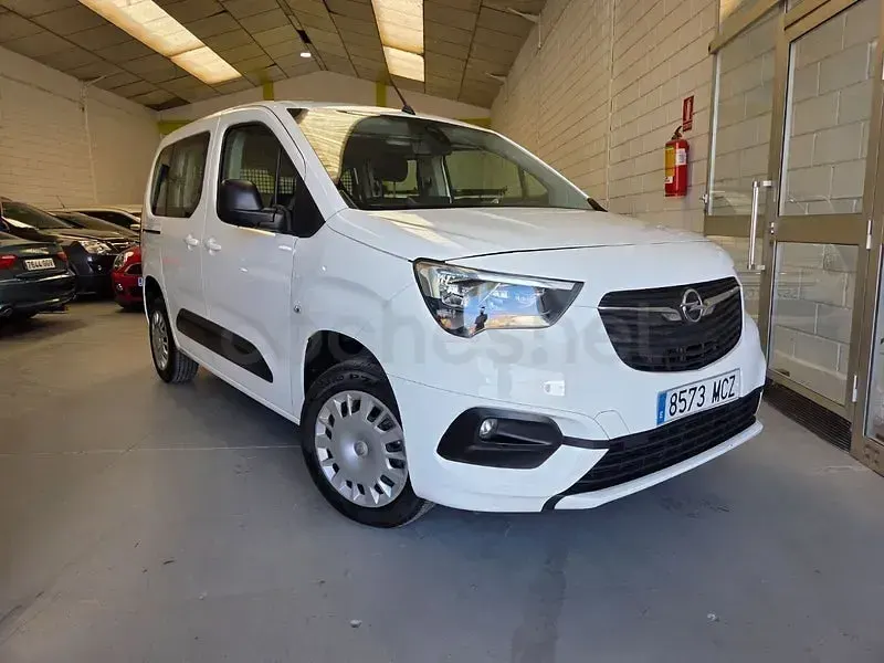 Usado Opel Combo Life Edition 102 CV (75 kW) 2023 Blanco Monovolumen