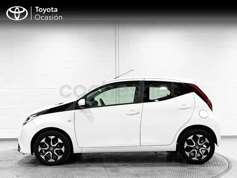 Usado Toyota Aygo X-play 72 CV (52 kW) 2021 Blanco Utilitario