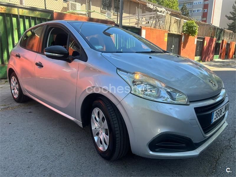 Usado Peugeot 208 Style 82 CV (60 kW) 2016 Gris / plata Utilitario