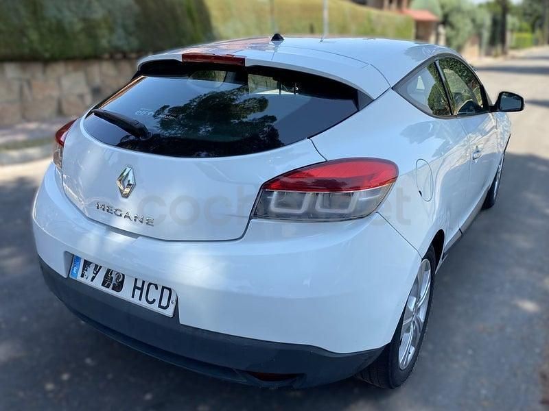 Usado Renault Mégane Dynamique 130 CV (95 kW) 2011 Blanco Berlina