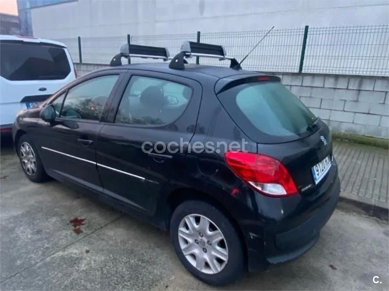 Usado Peugeot 207 75 HP (55 kW) 2012 Preto Sedan