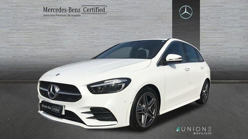 Usado Mercedes B180 AMG line 136 CV (100 kW) 2024 Blanco polar Monovolumen