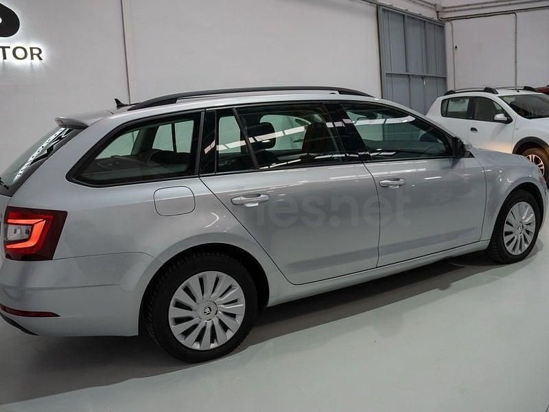 Usado Skoda Octavia Style 115 CV (84 kW) 2019 Gris / plata Familiar