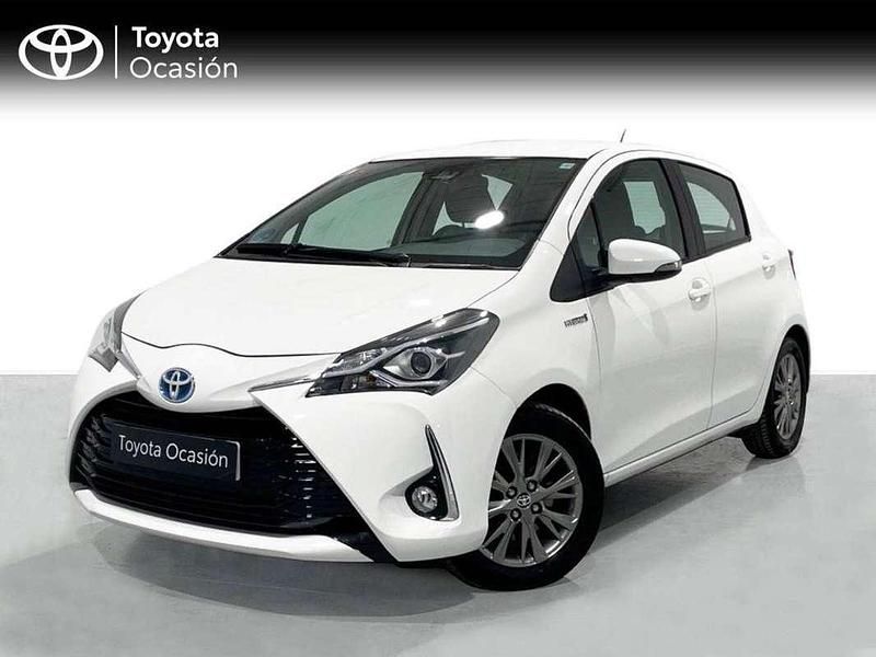 Usado Toyota Yaris Hybrid Active 99 CV (72 kW) 2020 Blanco Utilitario
