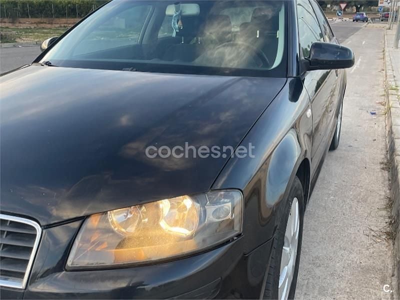 Negro Usado 2004 Audi A3 Ambition Berlina | 2700 € (Buen precio) - Imagen 1/4