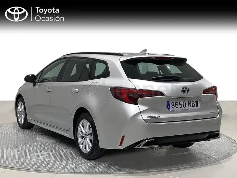 Usado Toyota Corolla Active 140 CV (102 kW) 2025 Gris / plata Familiar