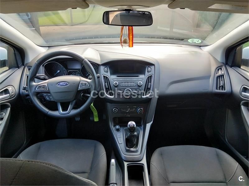 Usado Ford Focus Trend 100 CV (73 kW) 2018 Blanco Berlina