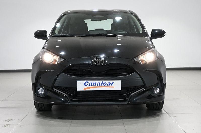 Begagnad Toyota Yaris Active 120 HK (88 kW) 2025 Svart Halvkombi