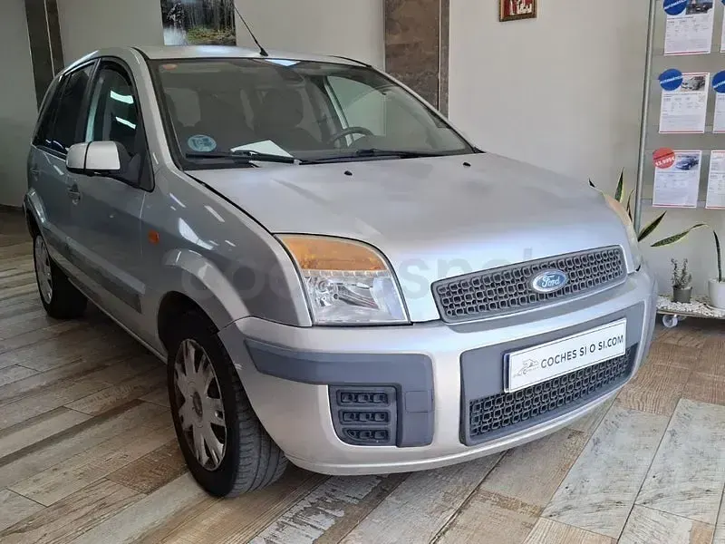Usado Ford Fusion Ambiente 80 CV (58 kW) 2008 Gris / plata Utilitario