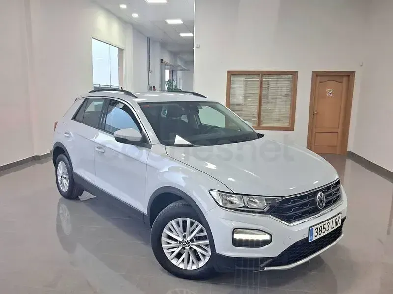 Usado VW T-Roc Advance 115 CV (84 kW) 2021 Violeta / lila SUV