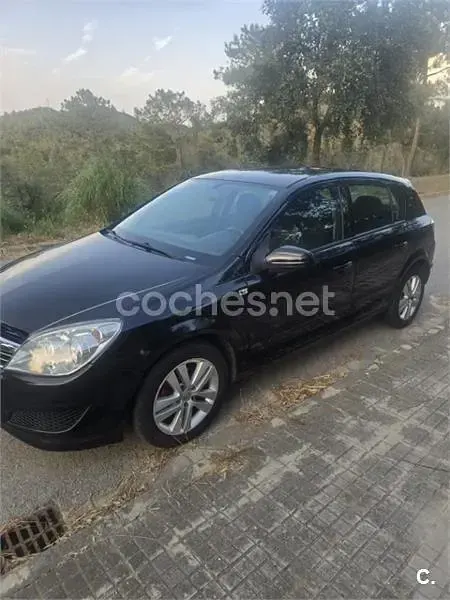 Usado Opel Astra Cosmo 100 CV (73 kW) 2008 Negro Berlina