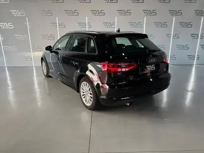 Usado Audi A3 Sport 110 CV (80 kW) 2016 Negro Berlina