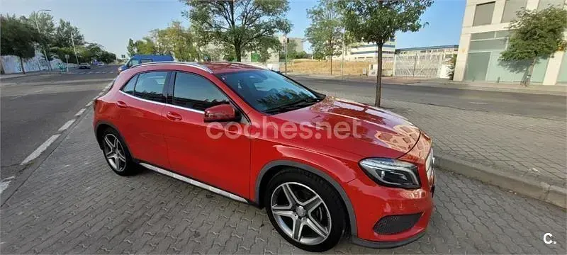 Usado Mercedes GLA200 AMG line 136 CV (100 kW) 2016 Rojo SUV