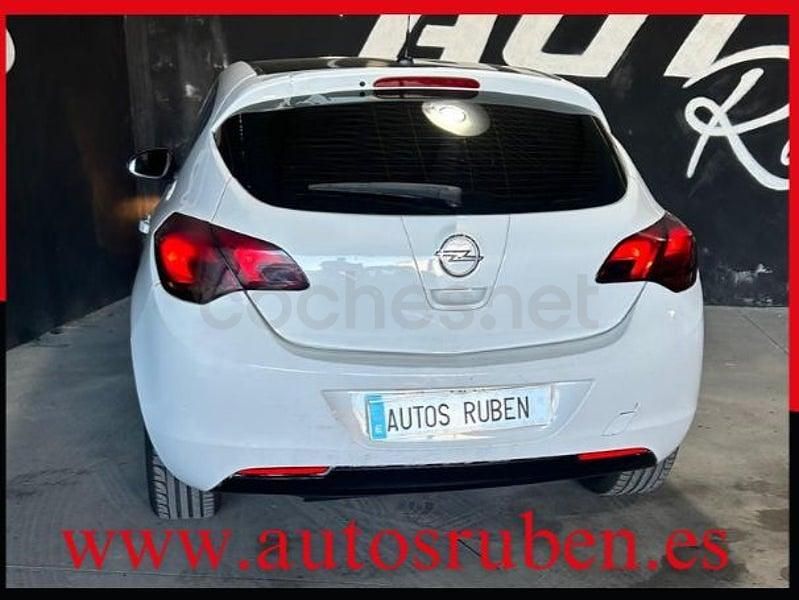 Usado Opel Astra Enjoy 110 CV (80 kW) 2010 Blanco Berlina
