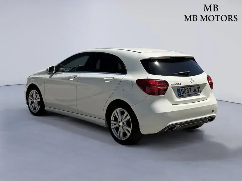 Usado Mercedes A200 136 CV (100 kW) 2017 Blanco Berlina