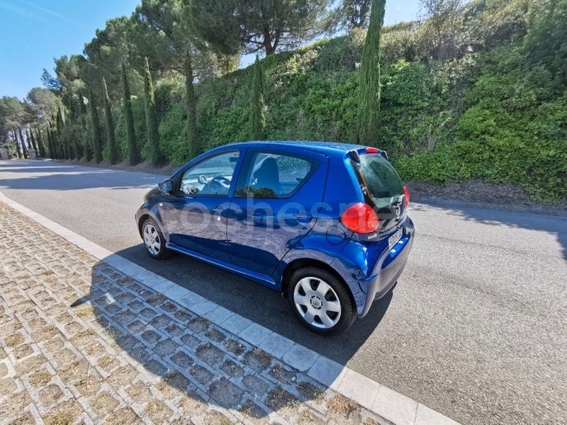 Usado Toyota Aygo Live 68 CV (50 kW) 2009 Azul Utilitario